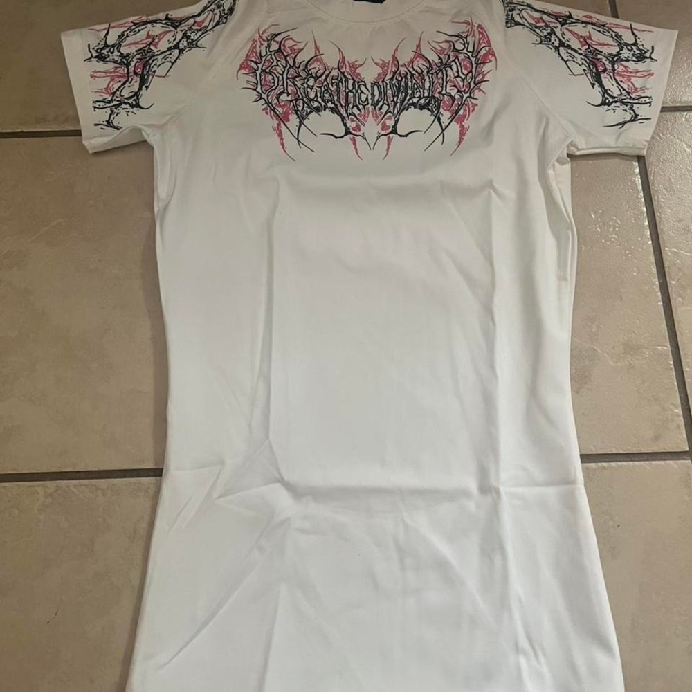 Breathe Divinity white and pink compression shirt - Picture 2 of 3